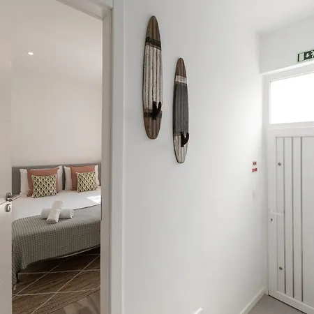 Surf & Chill Peniche *