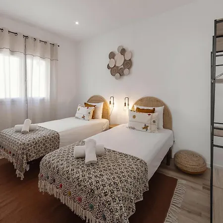 Surf & Chill Peniche *