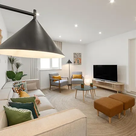 Surf & Chill Peniche *