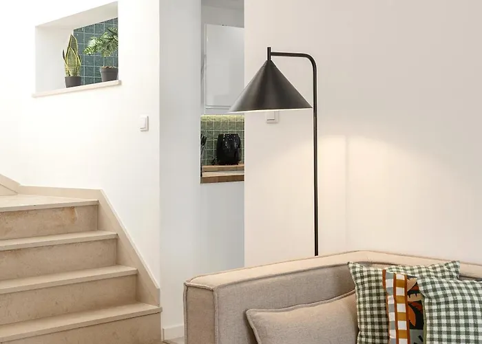 Surf & Chill Peniche *