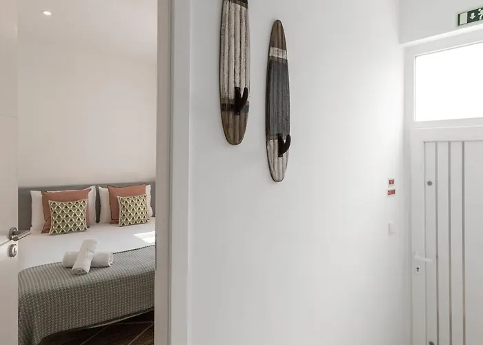 Surf & Chill Peniche *