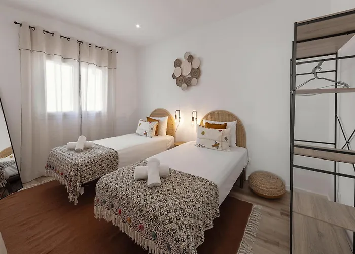 Surf & Chill Peniche *