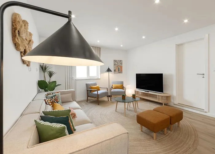 Surf & Chill Peniche *