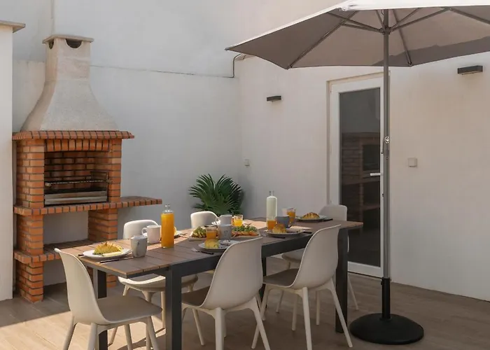 Surf & Chill Peniche *